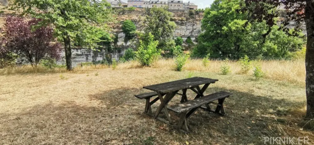 parc de l'ancien couvent aire de pique-nique Bozouls